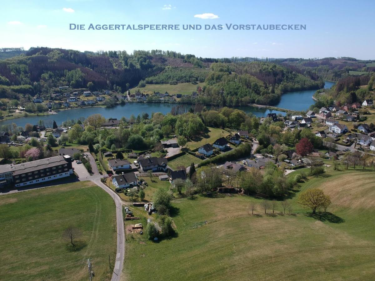 Seeblick-Ferienwohnung Im "Ferienhaus Agger-Blick" Mit Traumhafter Sonnen-Terrasse, Sauna, E-Kamin & Kajak Gummersbach Exterior foto